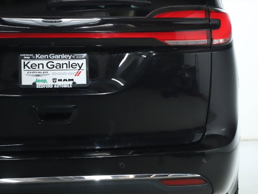 Used 2024 Chrysler Pacifica Touring-L image 44