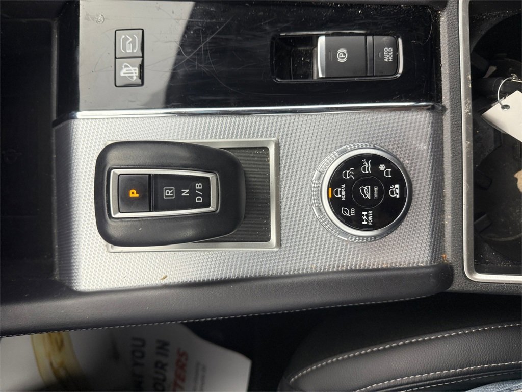 Used 2024 Mitsubishi Outlander 4WD Plug-In Hybrid image 21