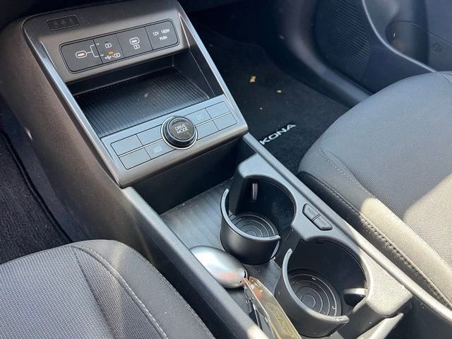 Certified 2025 Hyundai Kona SE image 21