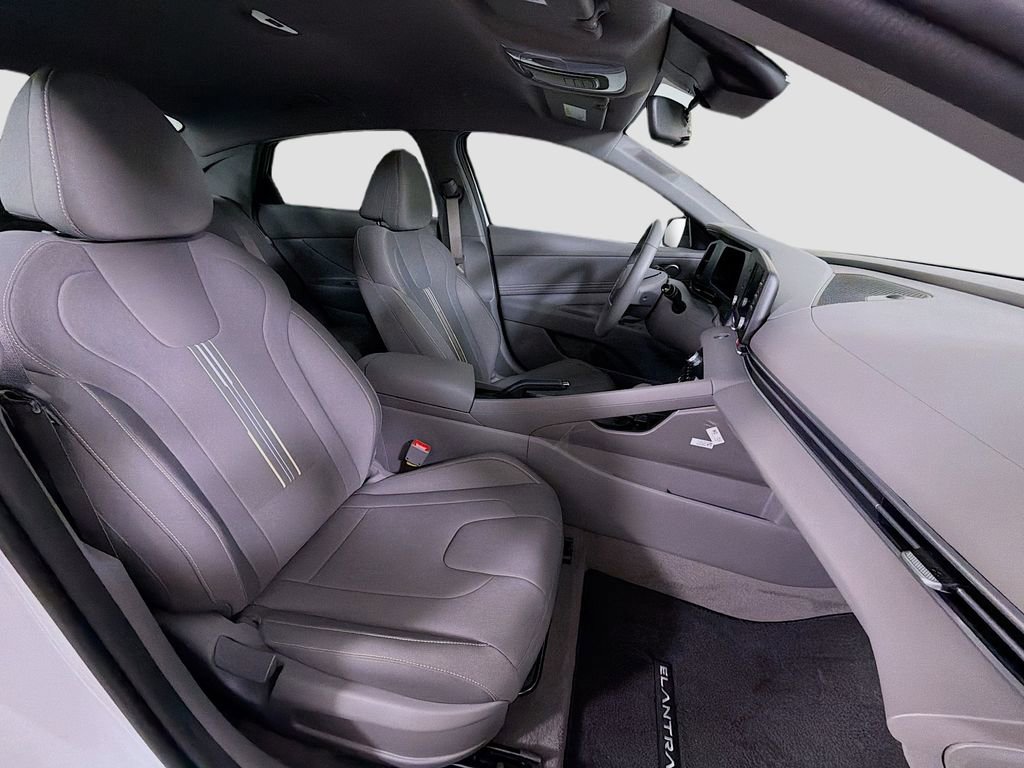 Used 2025 Hyundai Elantra Sport FWD image 29