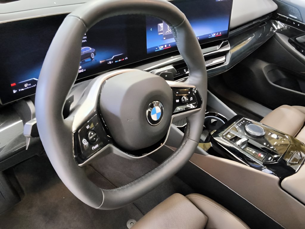 Used 2026 BMW 530i xDrive AWD/4WD image 12