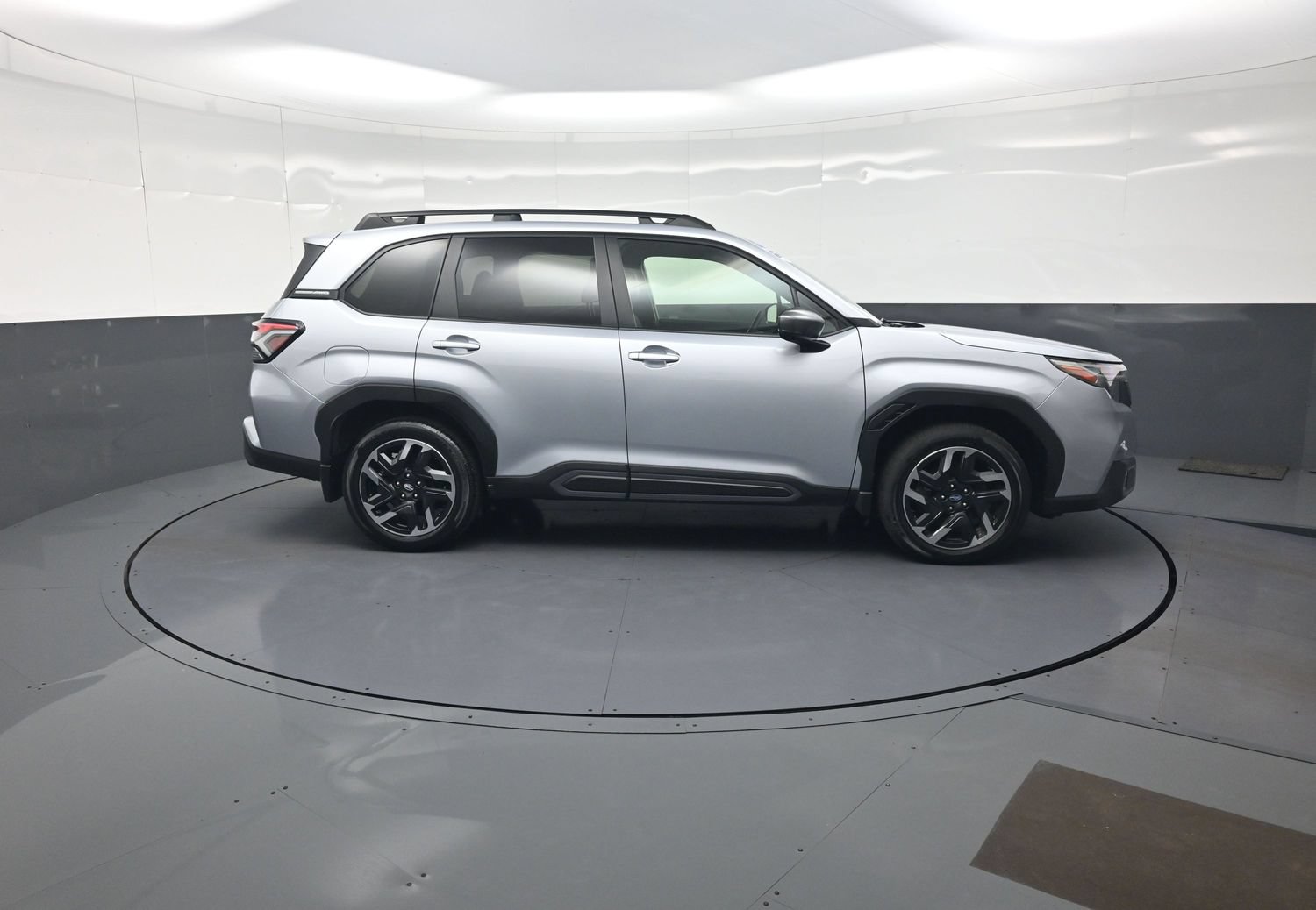 Used 2025 Subaru Forester Limited AWD/4WD image 2