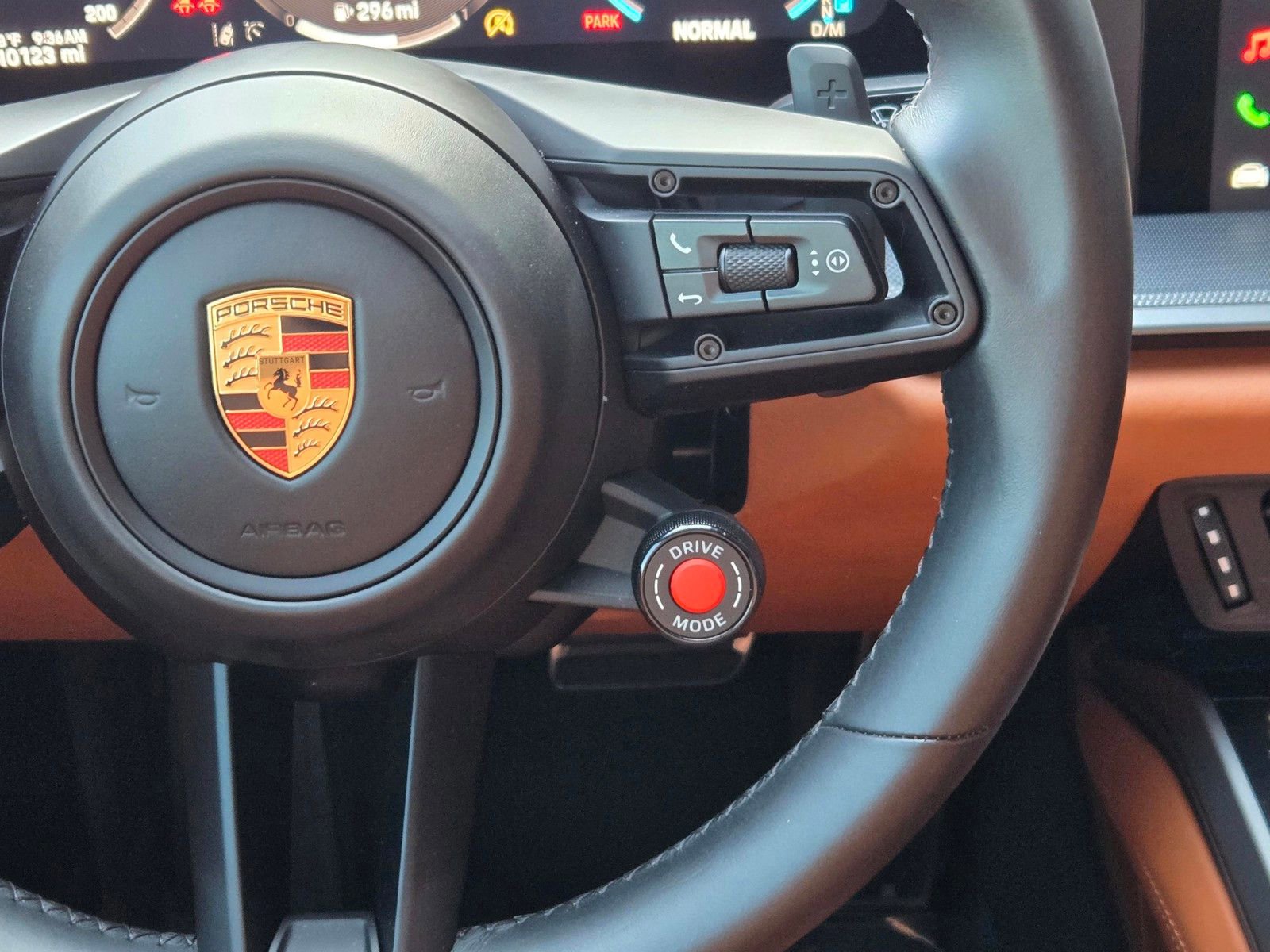 Certified 2025 Porsche 911 Carrera RWD image 17