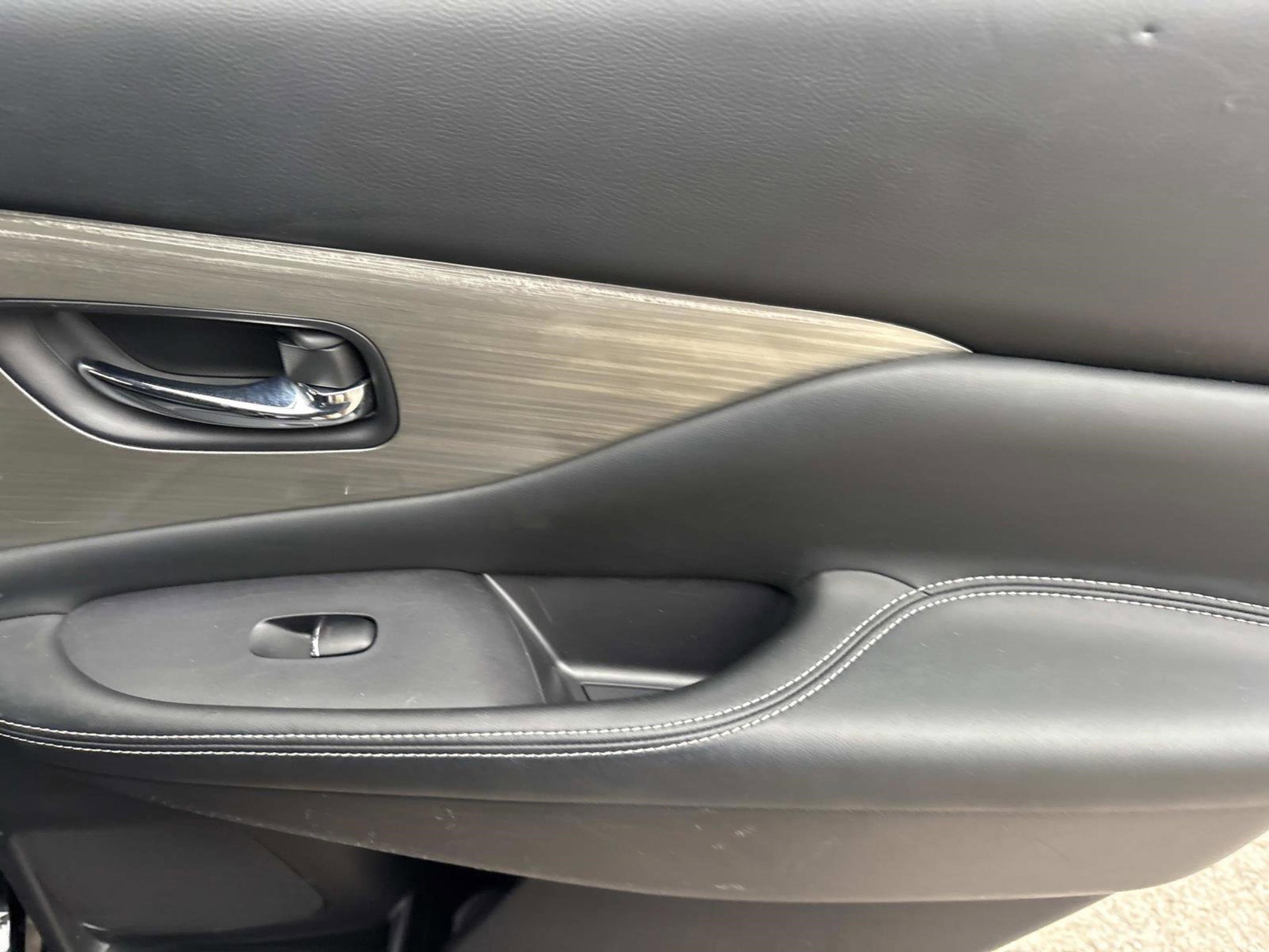 Used 2018 Nissan Murano SL w/ Moonroof Package image 21