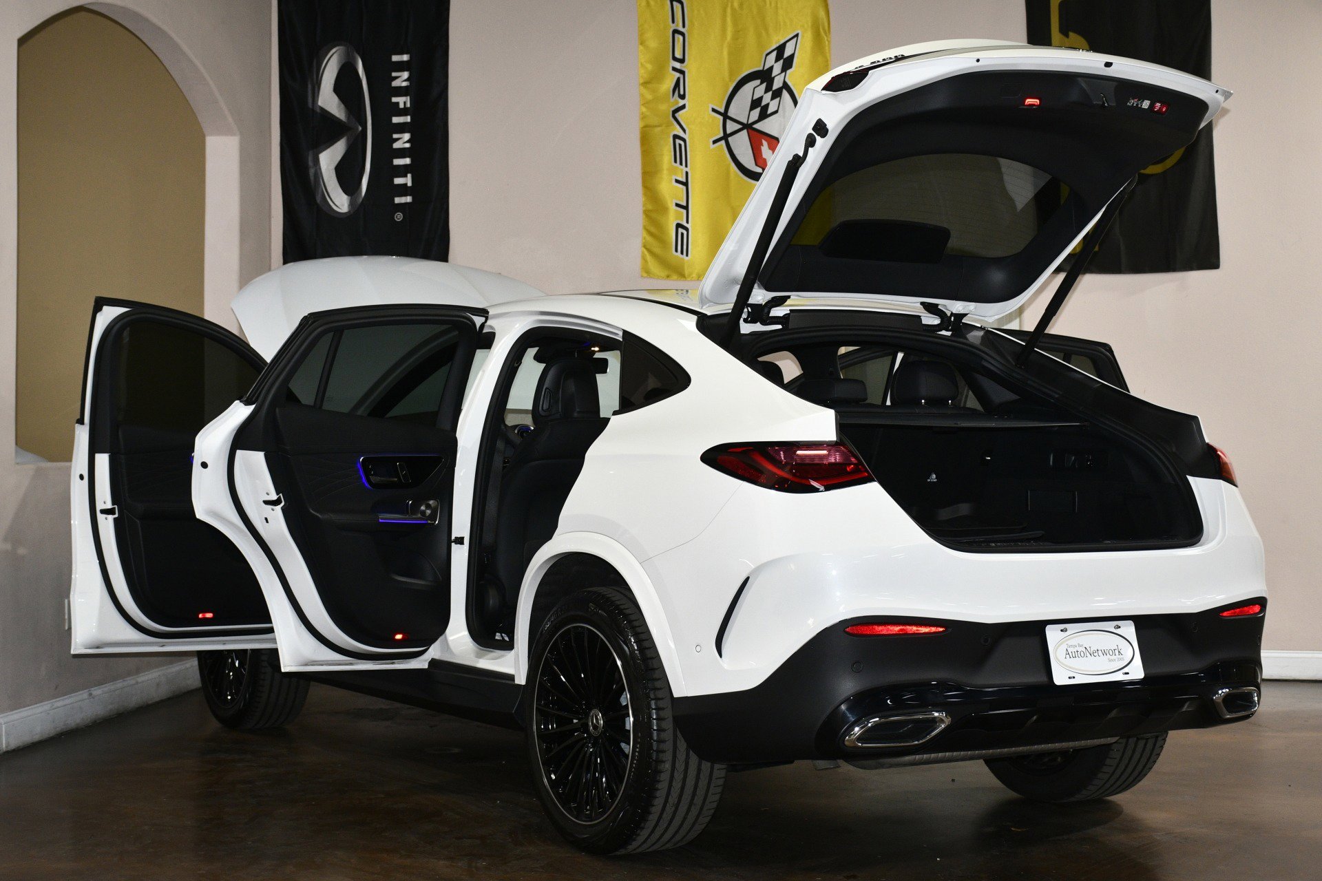 Used 2025 Mercedes-Benz GLC 300 4MATIC image 92