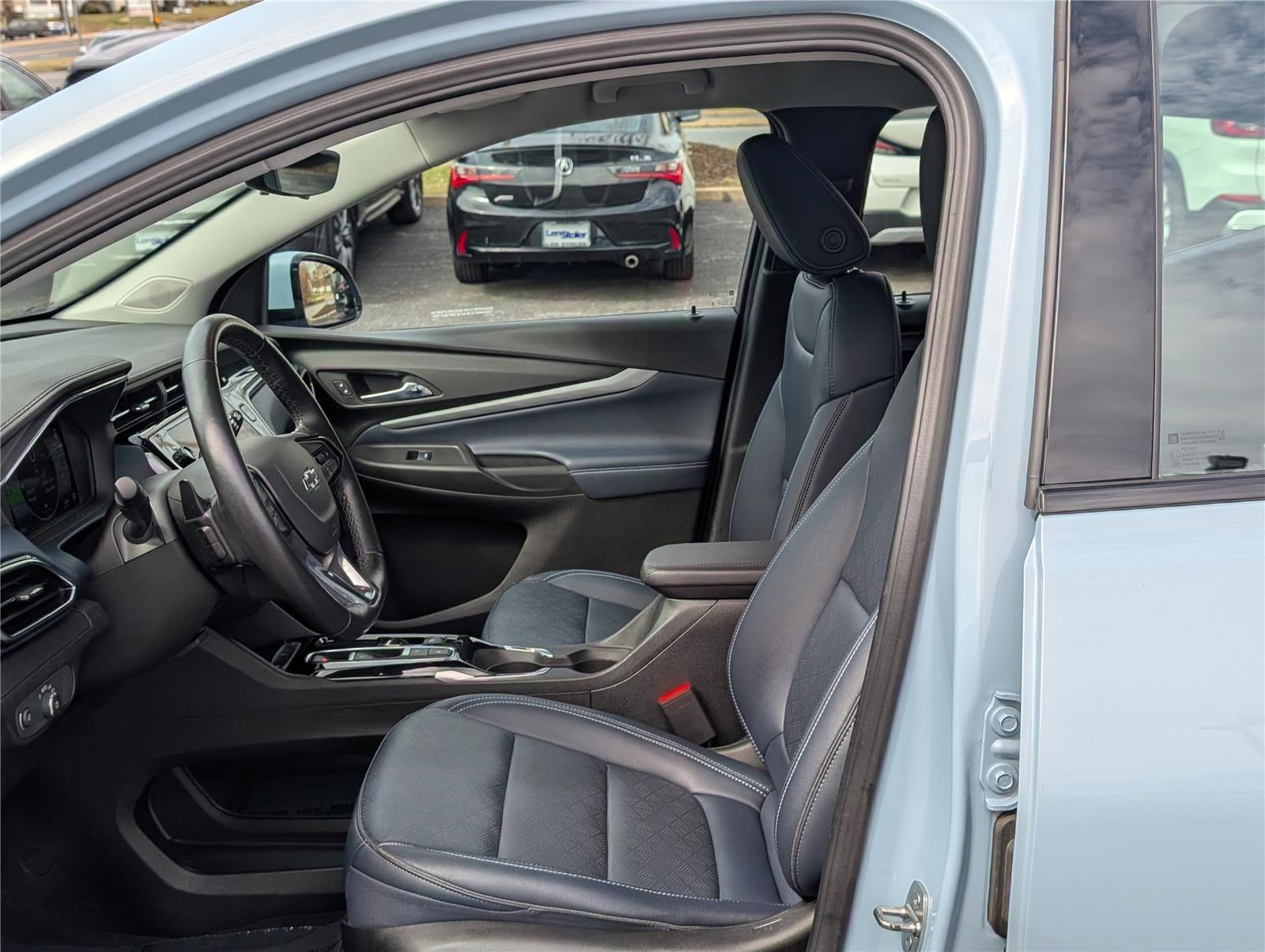 Used 2023 Chevrolet Bolt EUV Premier image 16