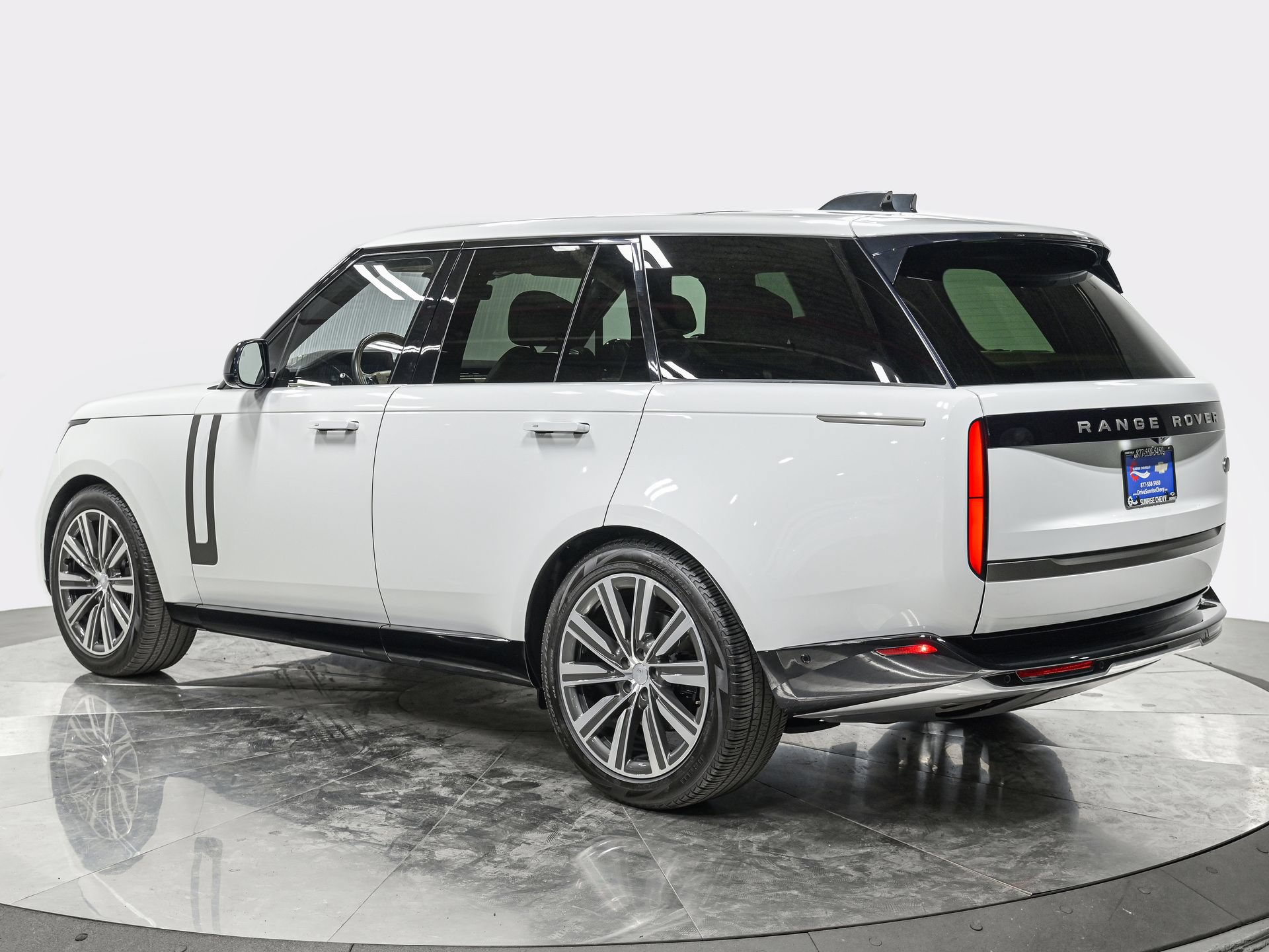 Used 2023 Land Rover Range Rover SE AWD/4WD image 4