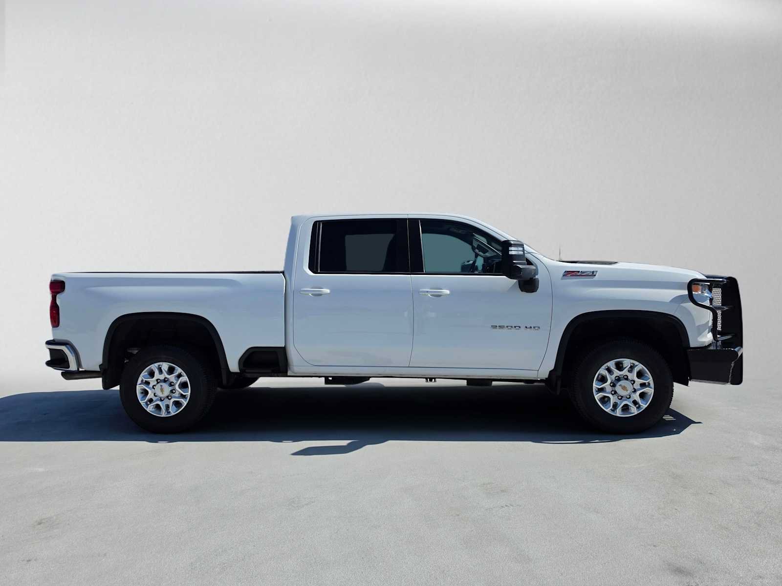 Used 2022 Chevrolet Silverado 2500 LT w/ Convenience Package AWD/4WD image 2