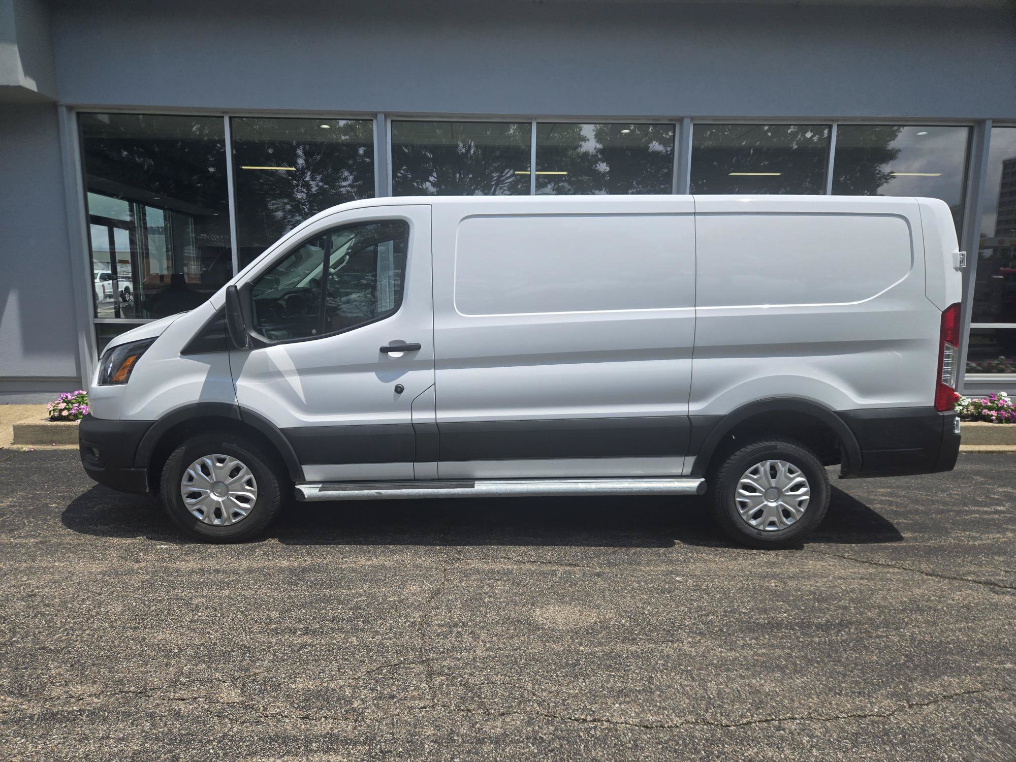 Used 2024 Ford Transit 250 Low Roof w/ Exterior Upgrade Package RWD image 2