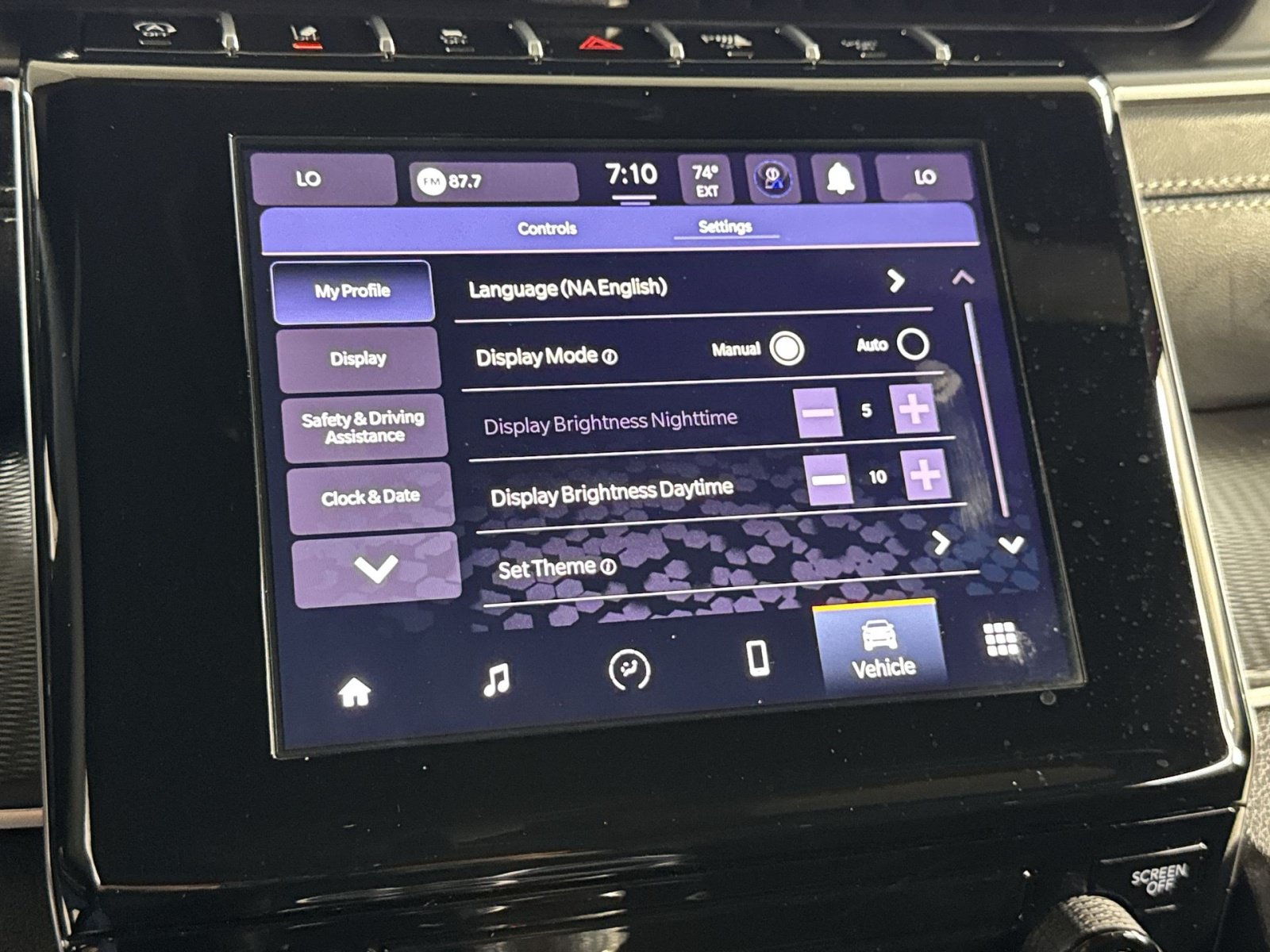 Used 2025 Jeep Grand Cherokee Laredo AWD/4WD image 32