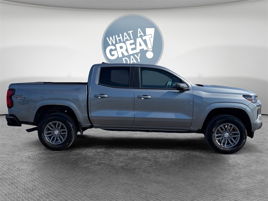 Used 2024 Chevrolet Colorado LT w/ LT Convenience Package II image 2