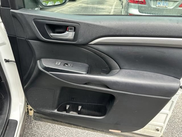 Used 2017 Toyota Highlander SE AWD/4WD image 19