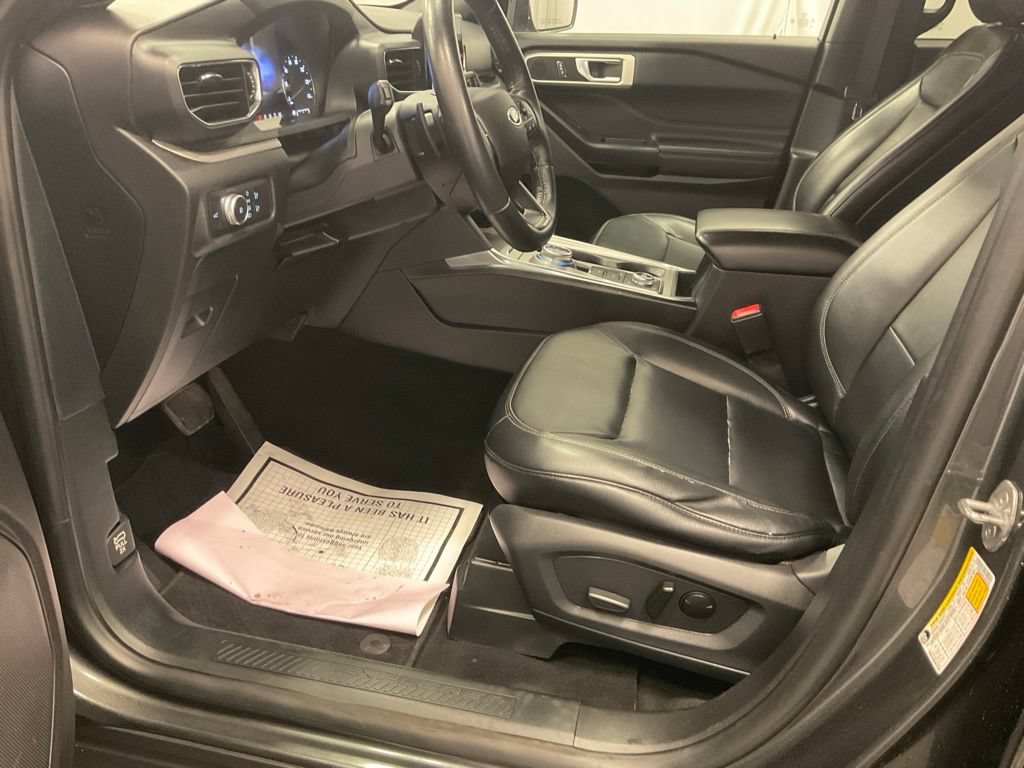 Used 2020 Ford Explorer XLT w/ Equipment Group 202A AWD/4WD image 7