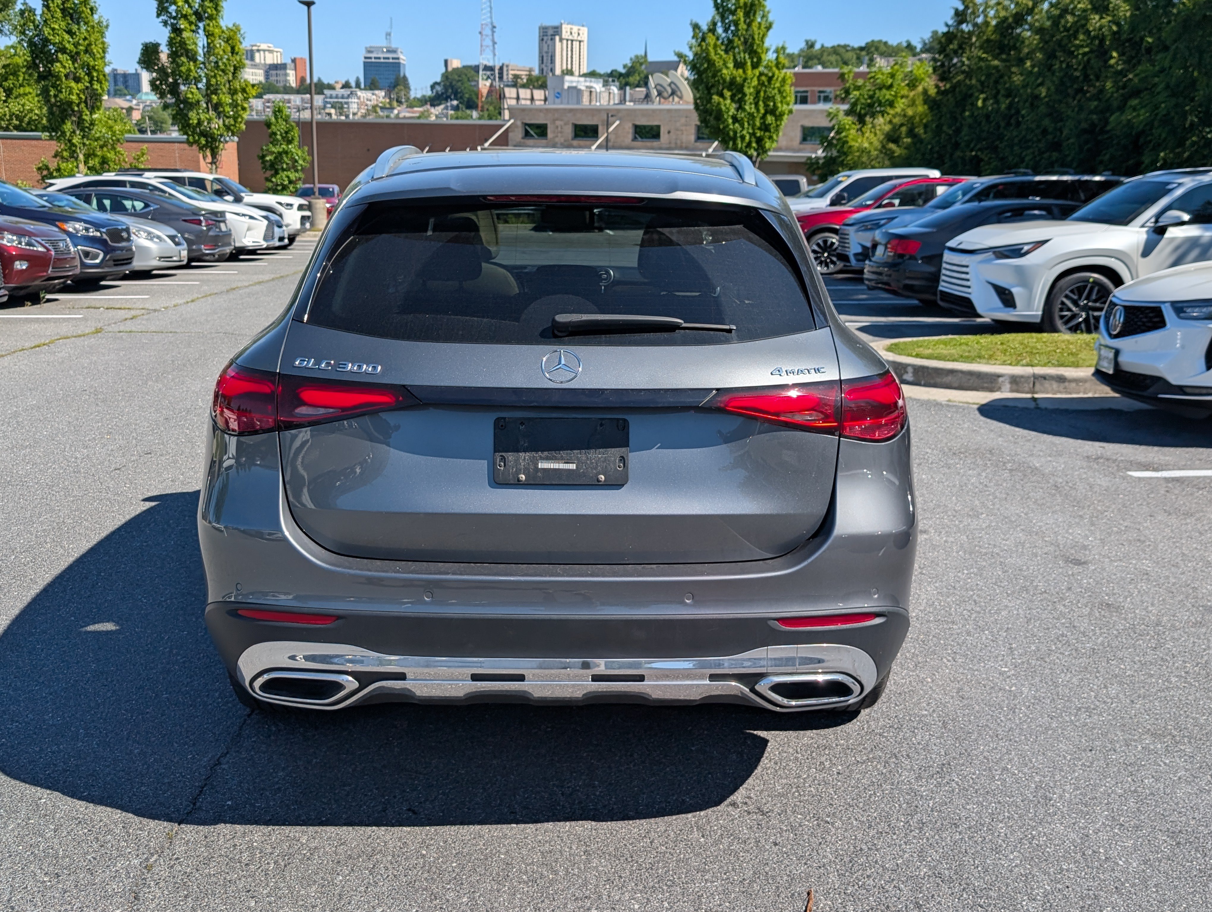 Used 2023 Mercedes-Benz GLC 300 4MATIC image 4