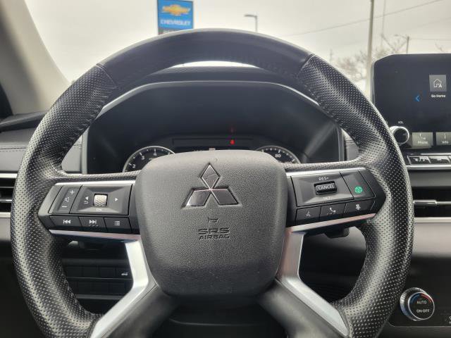 Used 2024 Mitsubishi Outlander SE image 10