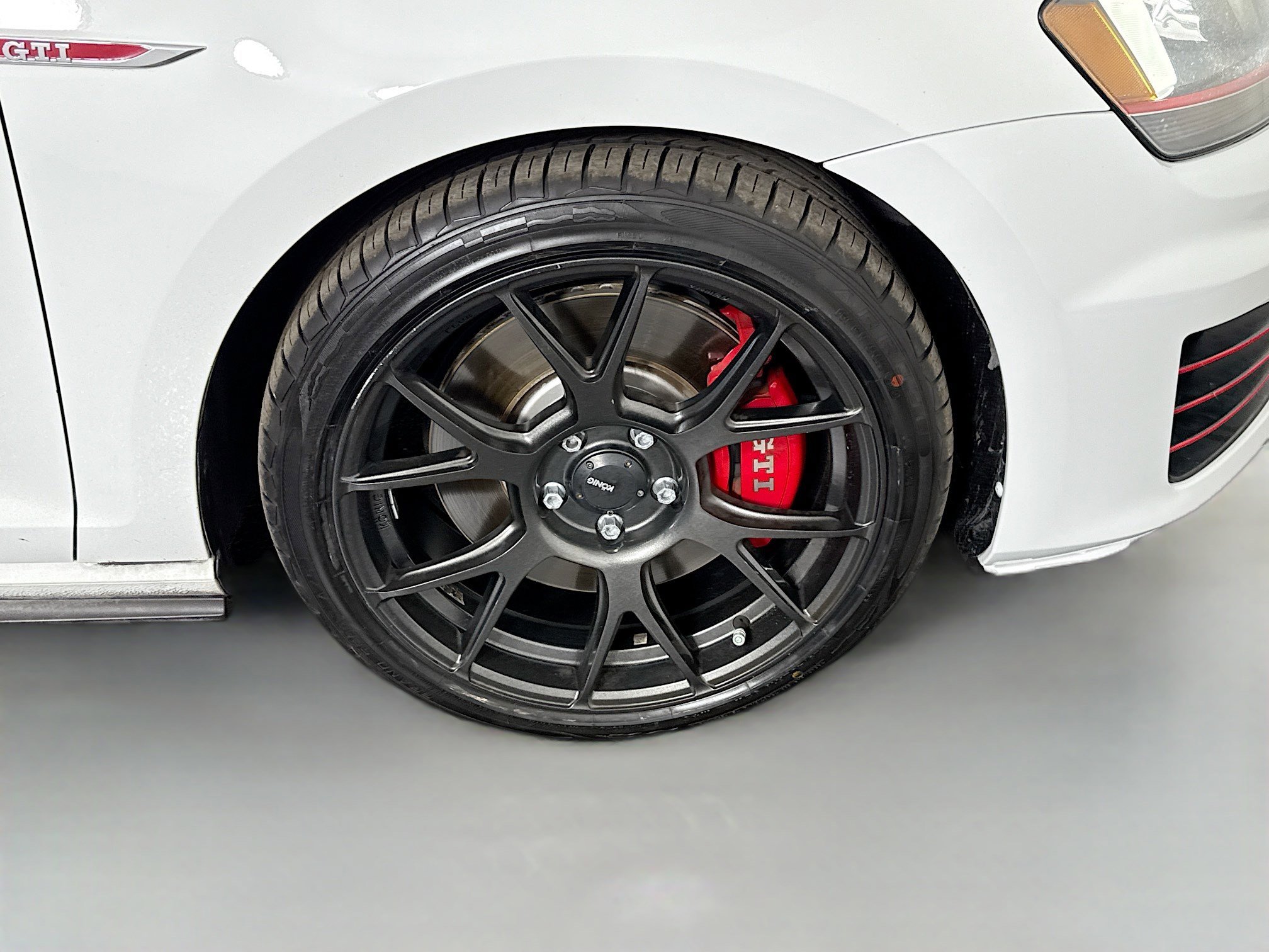 Used 2017 Volkswagen GTI SE image 32