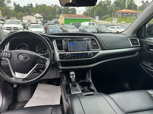Used 2017 Toyota Highlander XLE AWD/4WD image 14