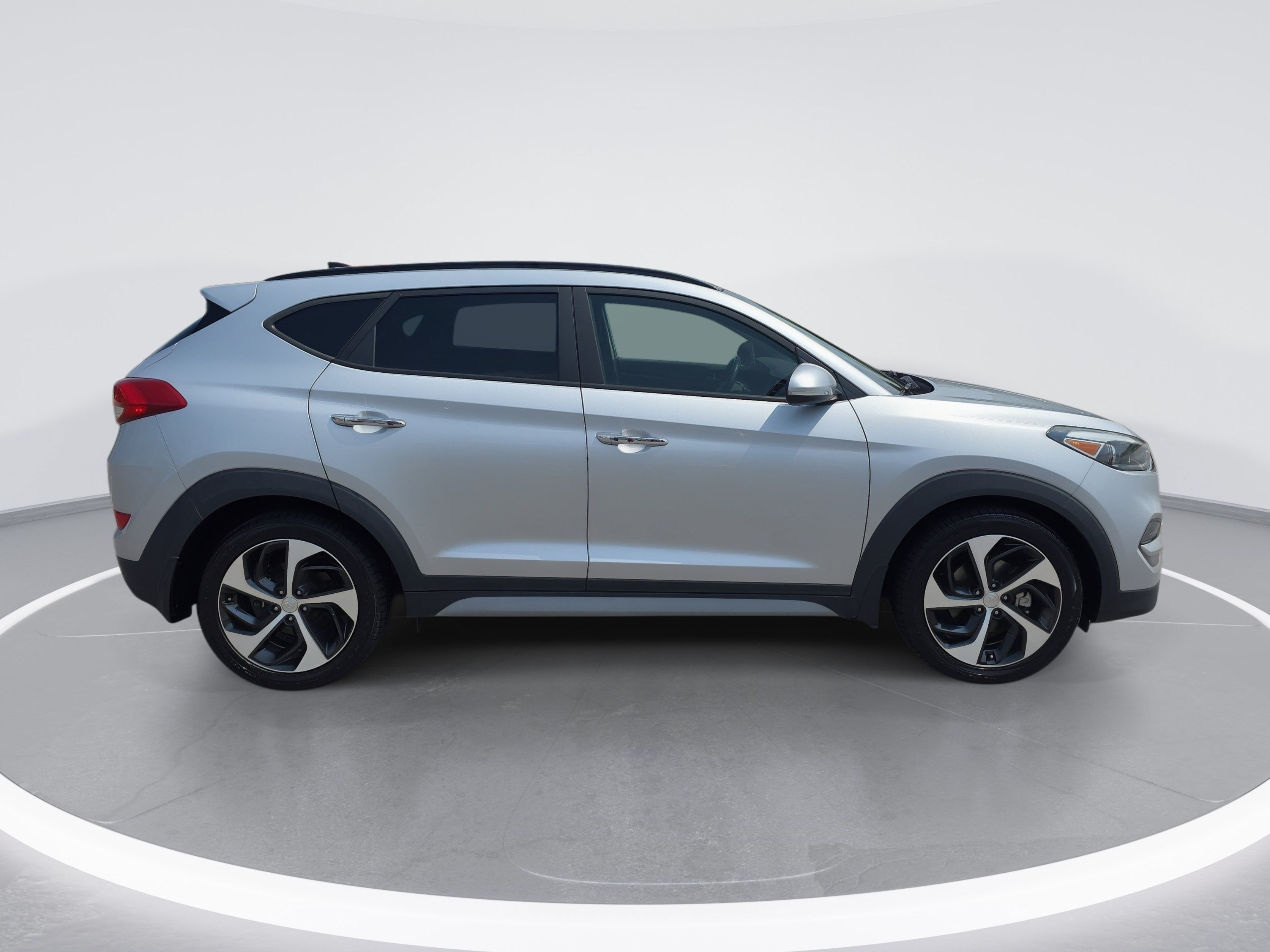 Used 2017 Hyundai Tucson Limited w/ Limited Ultimate Package 03 FWD image 2