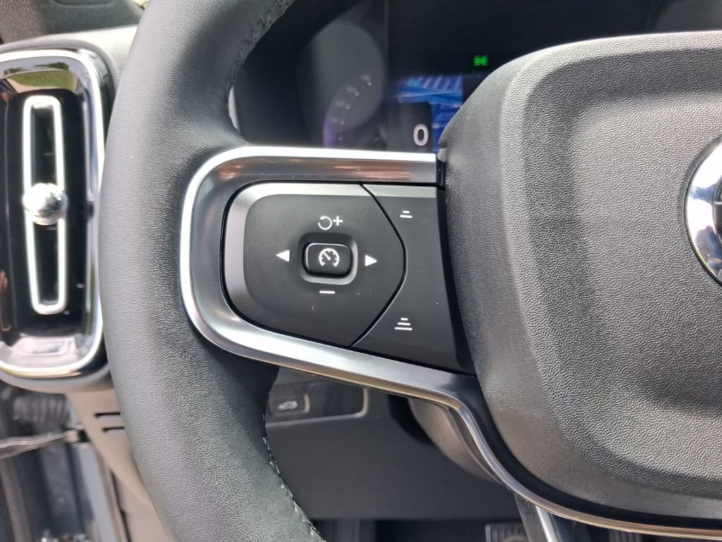 Certified 2023 Volvo XC40 Recharge Core AWD/4WD image 17