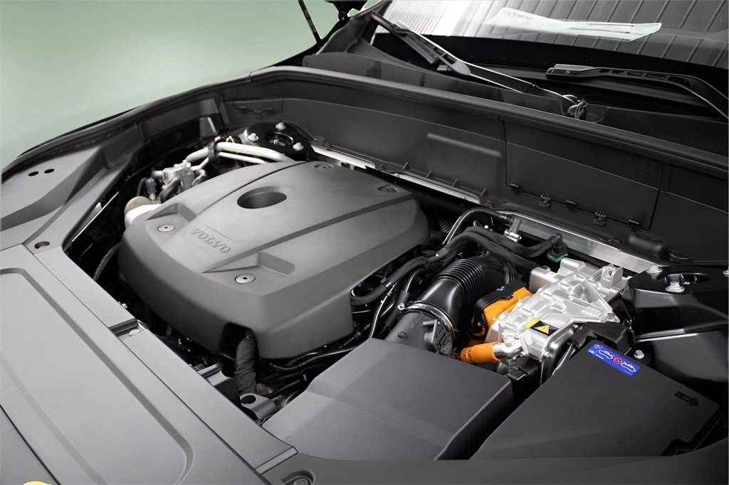 Certified 2025 Volvo XC90 T8 Plus w/ Protection Package Premier image 14