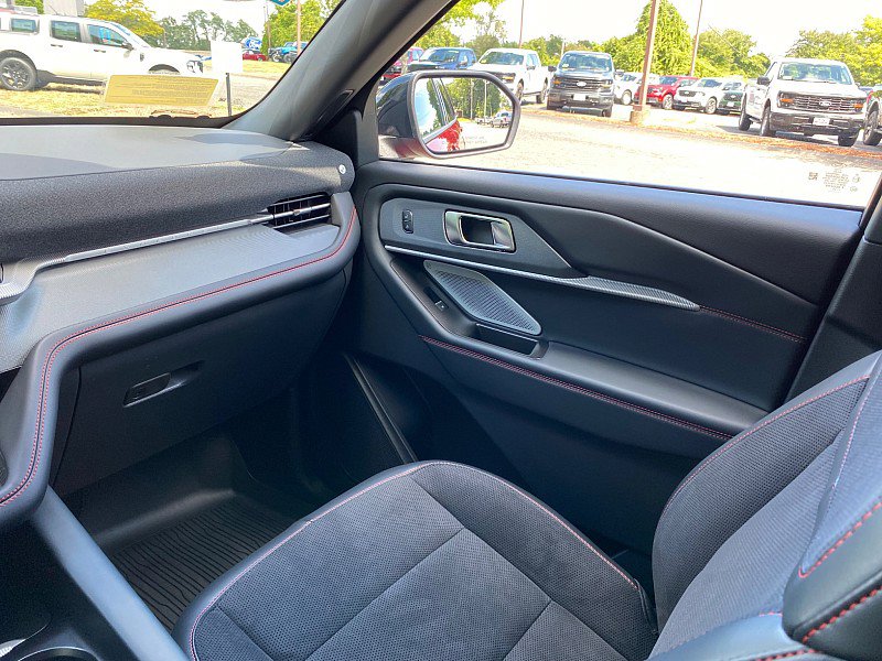 Certified 2025 Ford Explorer ST w/ Sun And Sound Package image 21