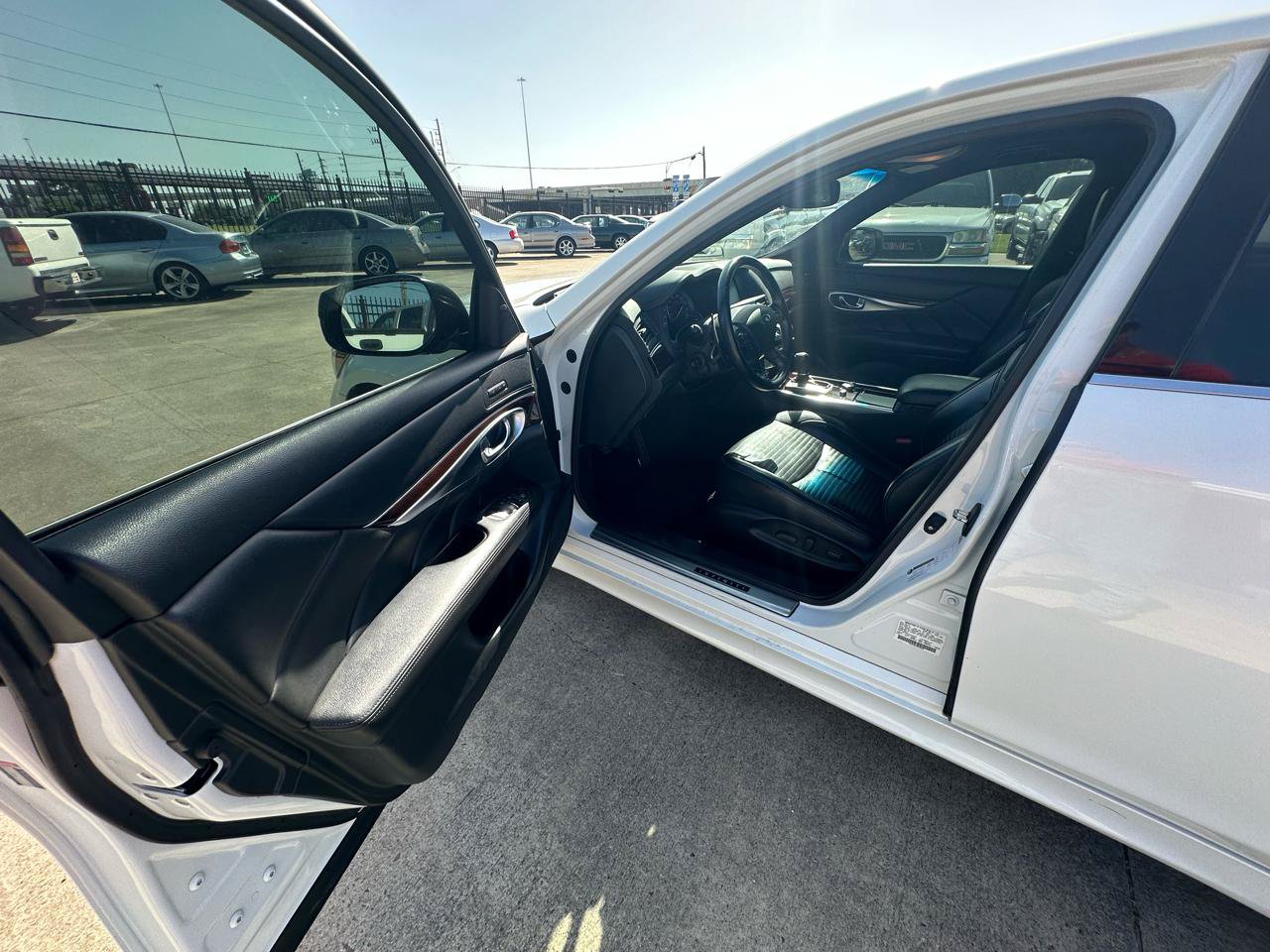 Used 2015 INFINITI Q70 5.6 w/ Sport Package RWD image 24