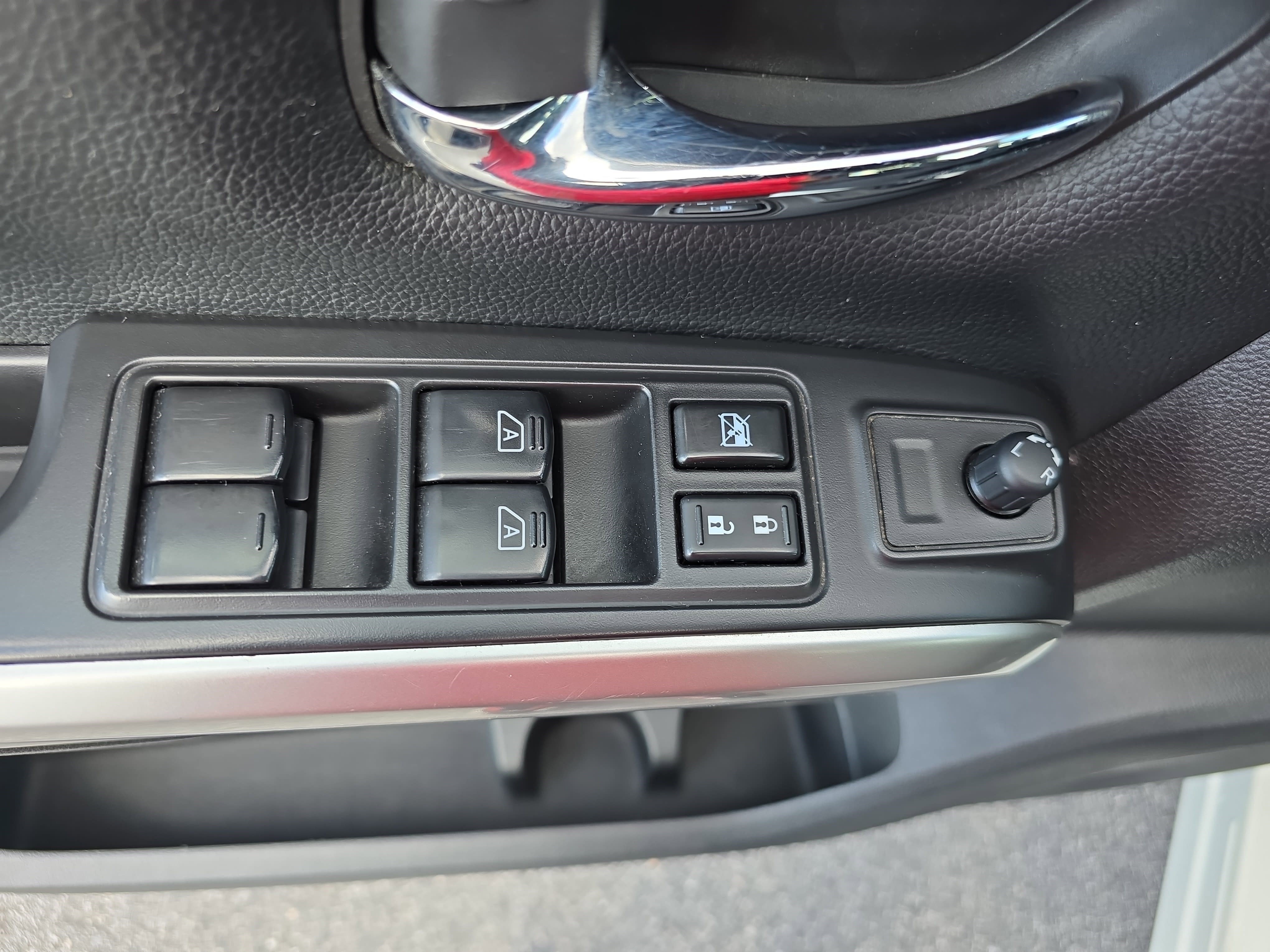 Used 2022 Nissan Titan SV image 27