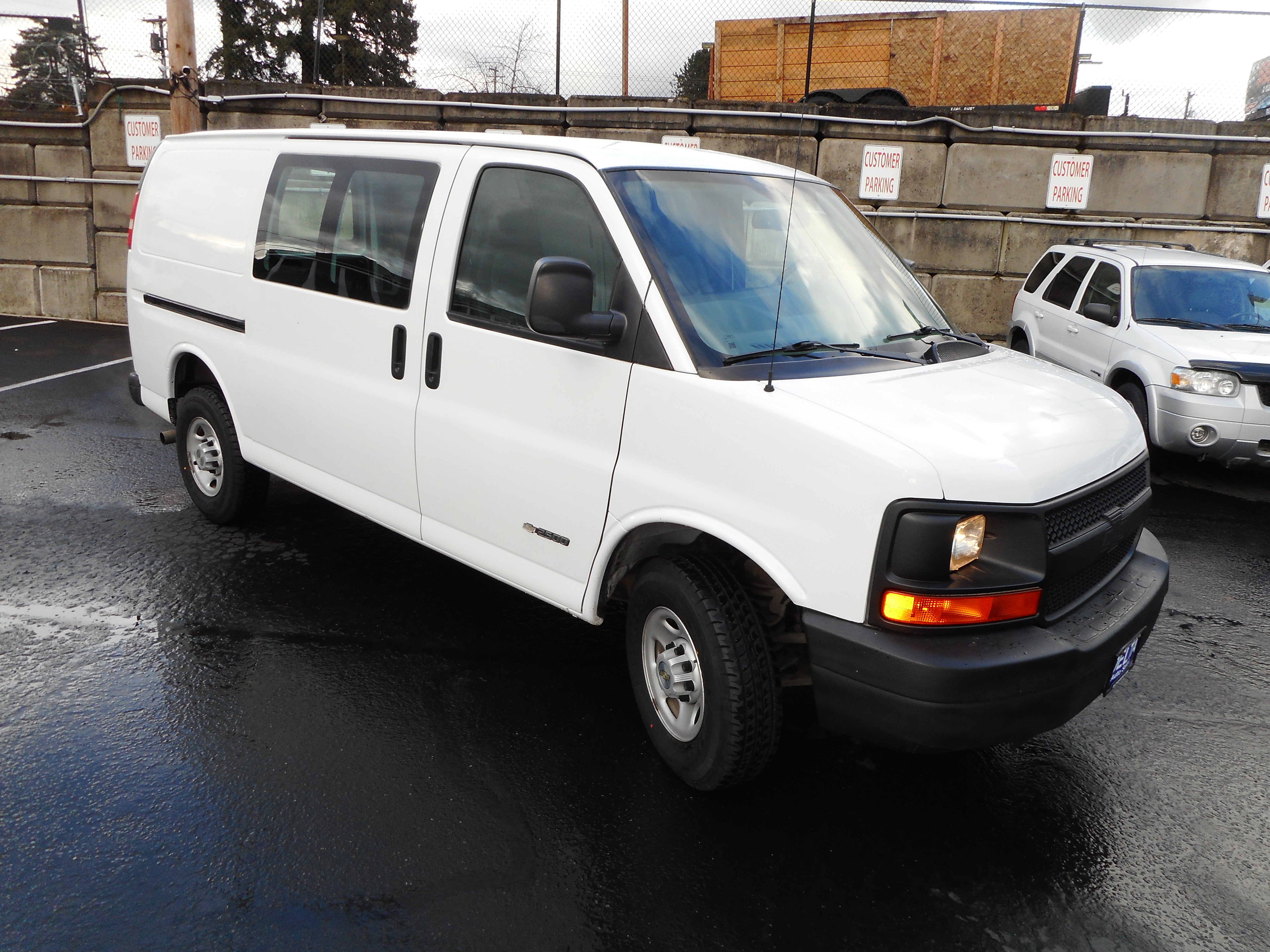 Used 2006 Chevrolet Express 2500 w/ Power and Light Package image 3