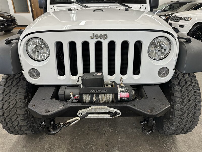 Used 2015 Jeep Wrangler Rubicon w/ Power Convenience Group AWD/4WD image 8