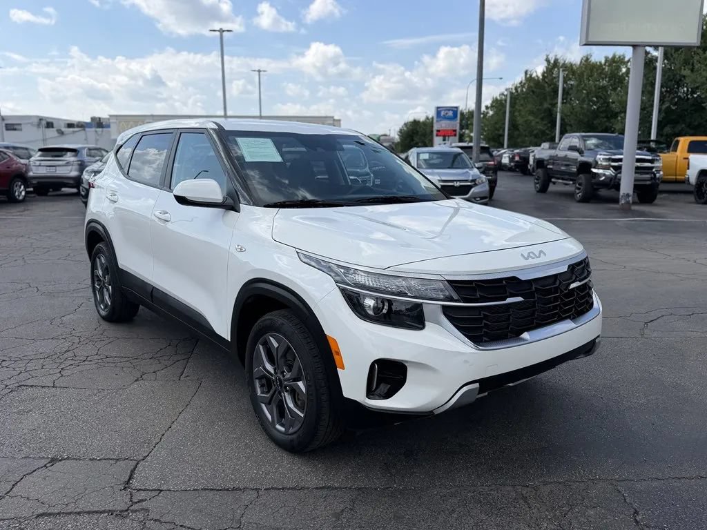 Used 2024 Kia Seltos LX AWD/4WD image 3