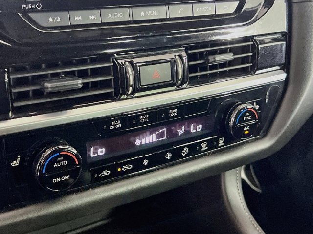 Used 2024 Nissan Pathfinder SV FWD image 12