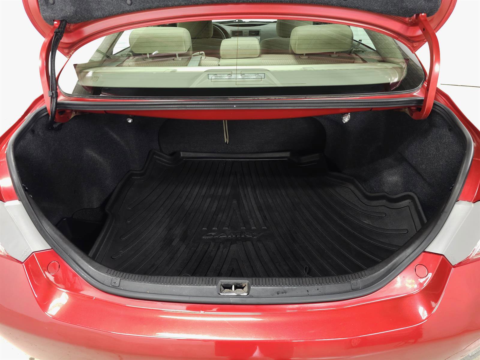 Used 2011 Toyota Camry LE image 7