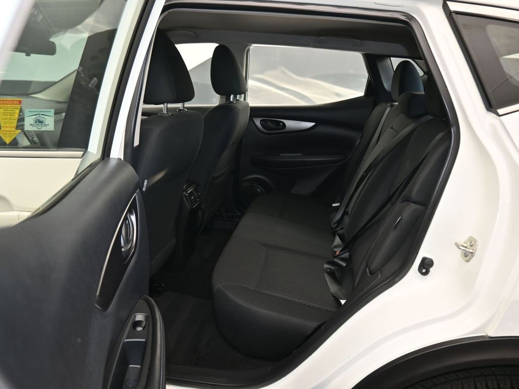 Used 2022 Nissan Rogue Sport S image 29