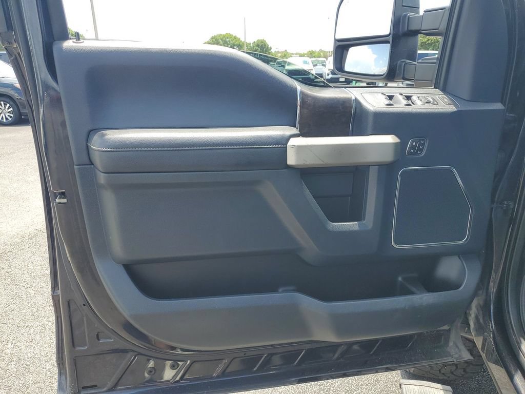 Used 2022 Ford F250 Lariat w/ Black Appearance Package AWD/4WD image 29