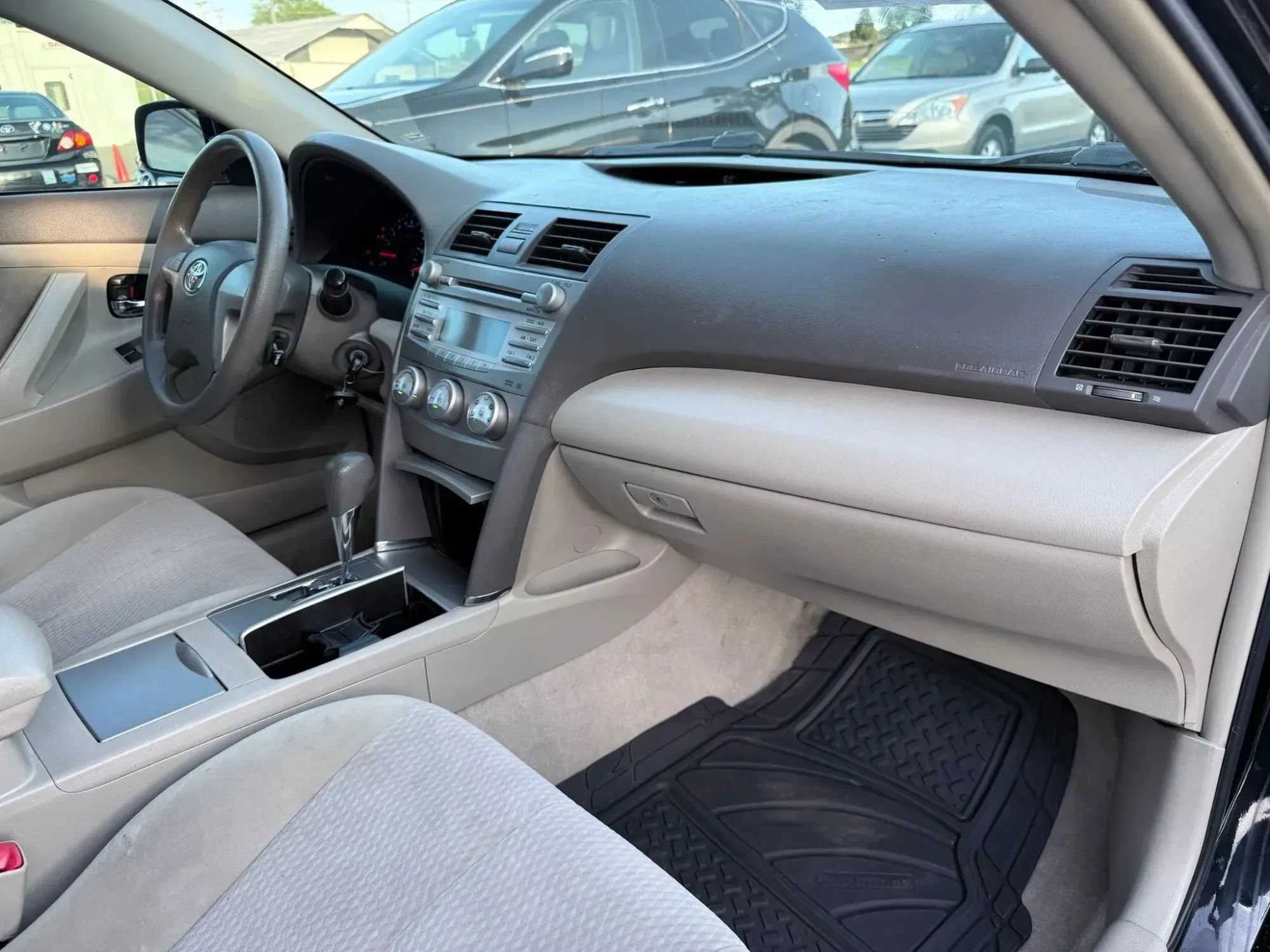 Used 2010 Toyota Camry LE FWD image 19