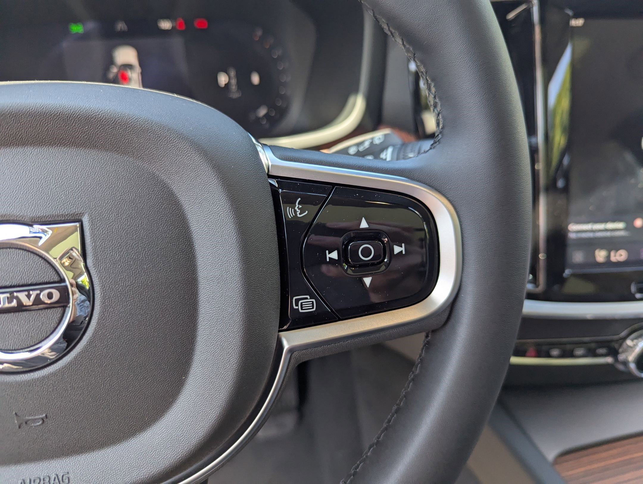 New 2026 Volvo V60 B5 Cross Country Plus w/ Protection Package Premier image 12