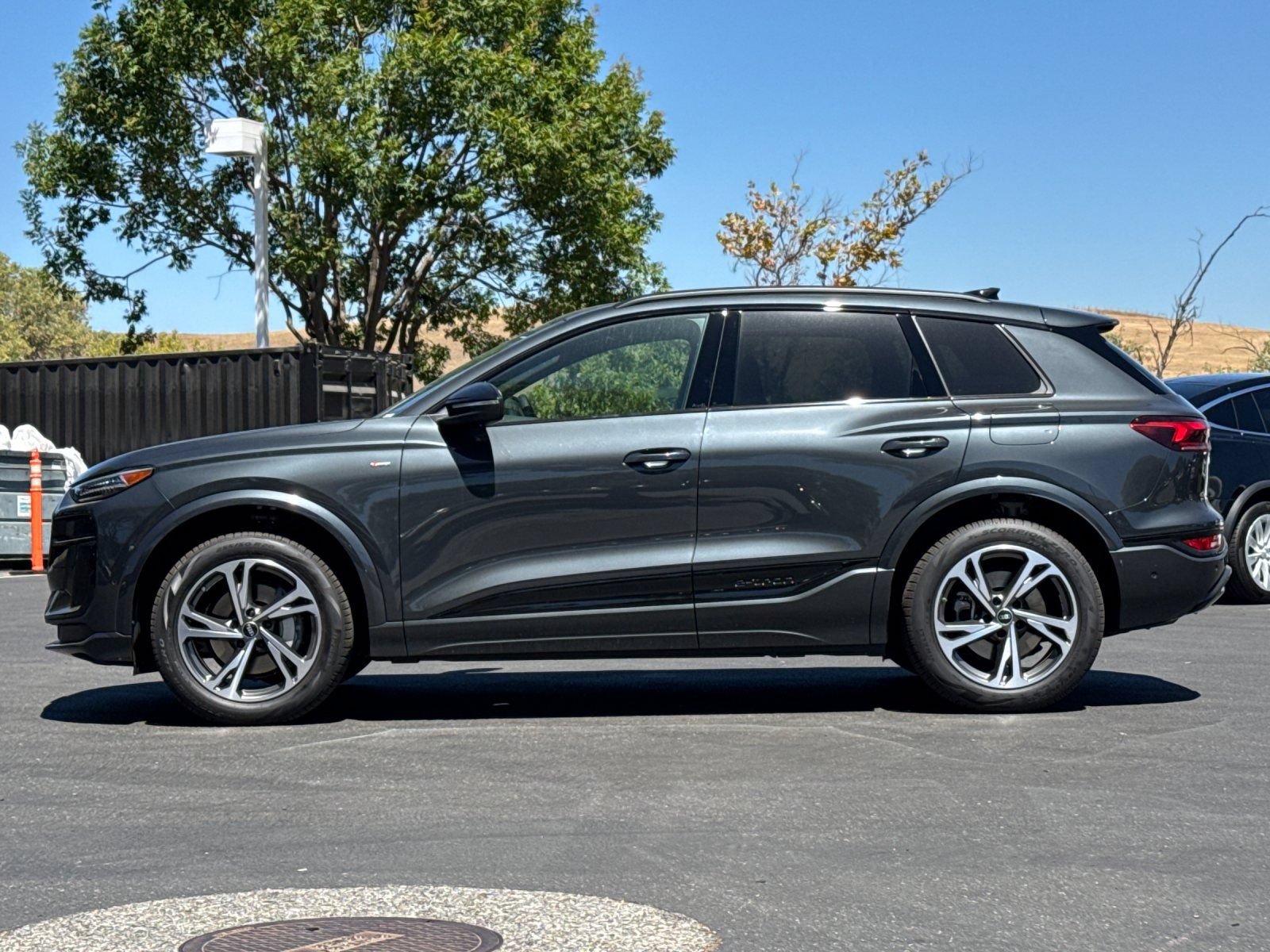 New 2027 Audi Q6 e-tron Premium Plus AWD/4WD image 3