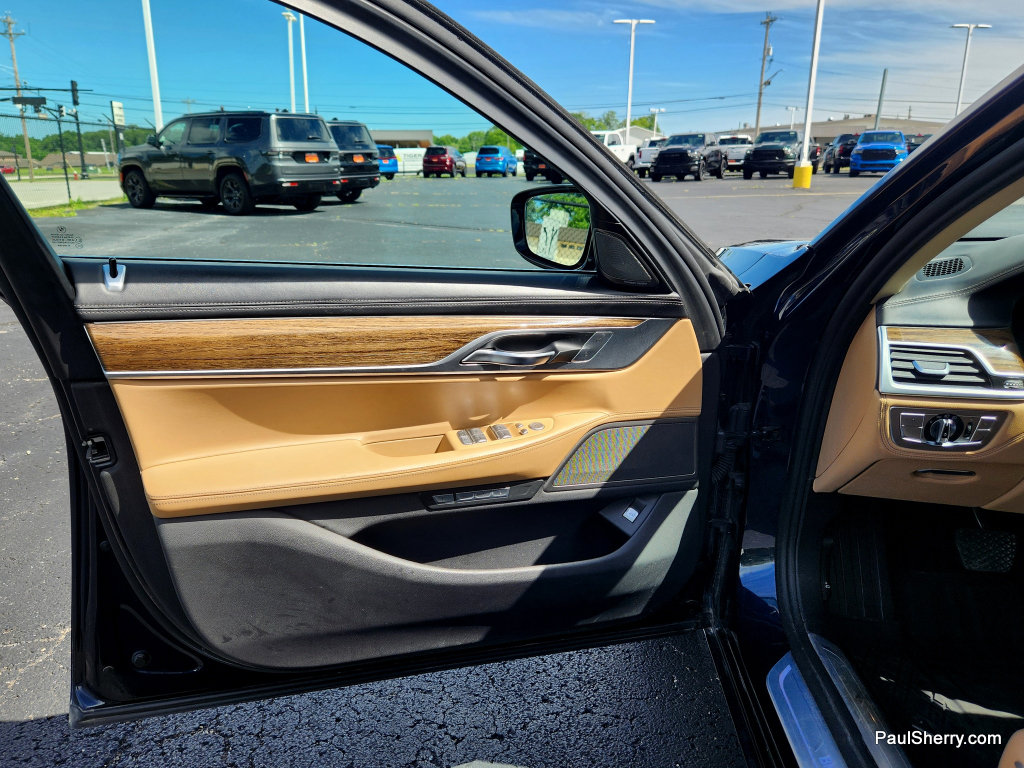 Used 2017 BMW 740i xDrive AWD/4WD image 20