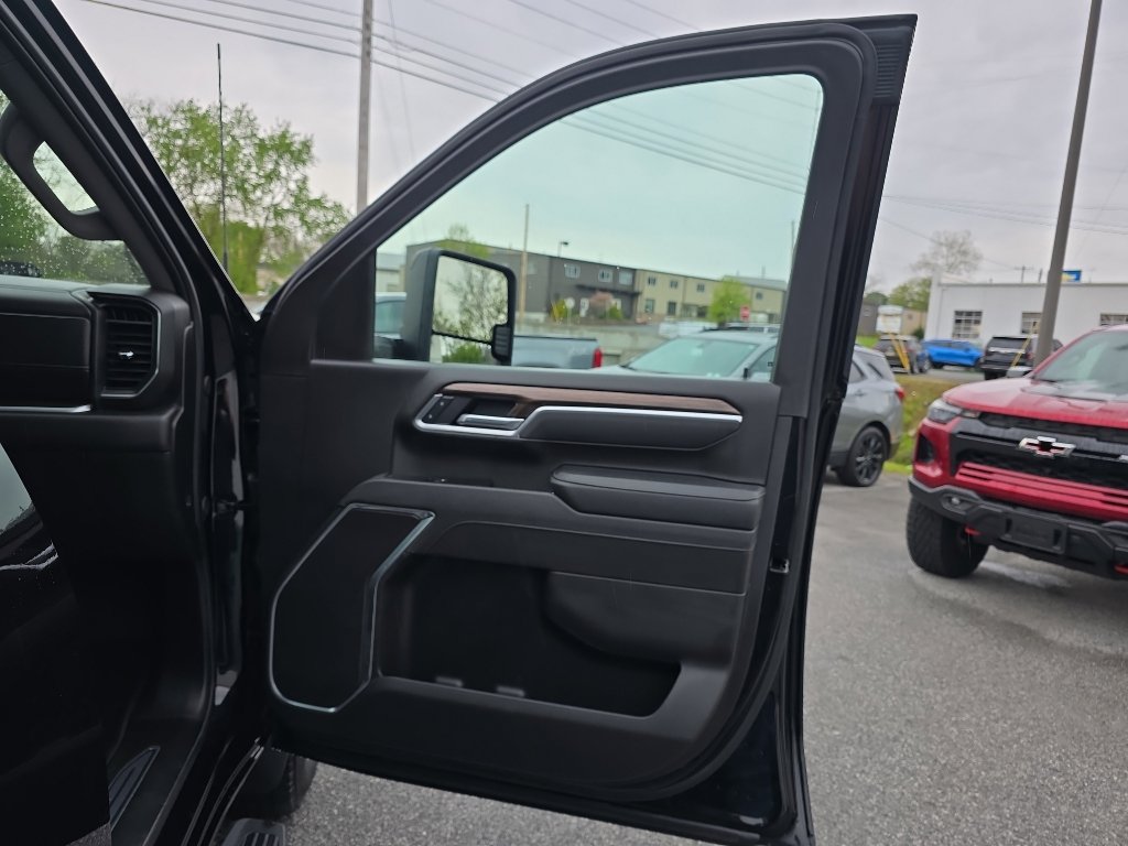 Used 2025 Chevrolet Silverado 2500 LT w/ Convenience Package AWD/4WD image 12