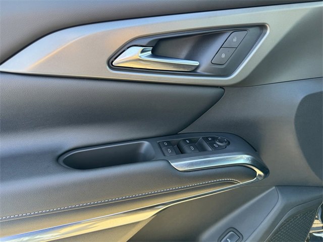 Used 2025 Chevrolet Traverse LT image 12