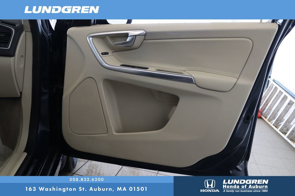 Used 2015 Volvo XC60 T6 w/ Proximity Package image 15