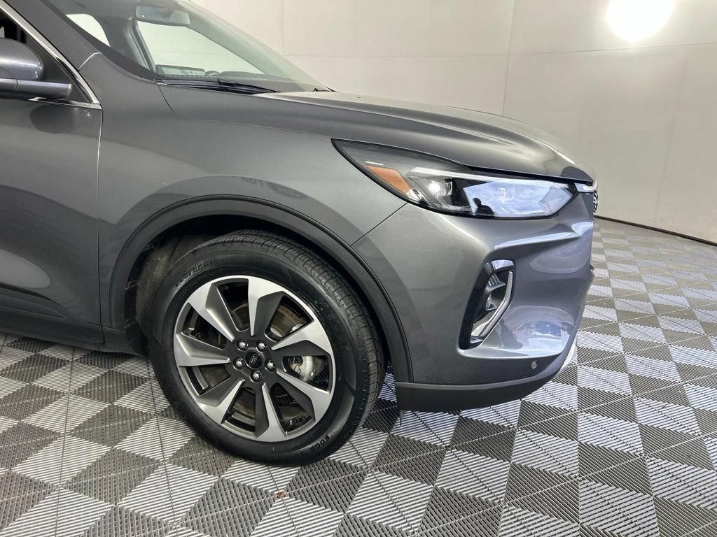 Used 2023 Ford Escape Platinum AWD/4WD image 4