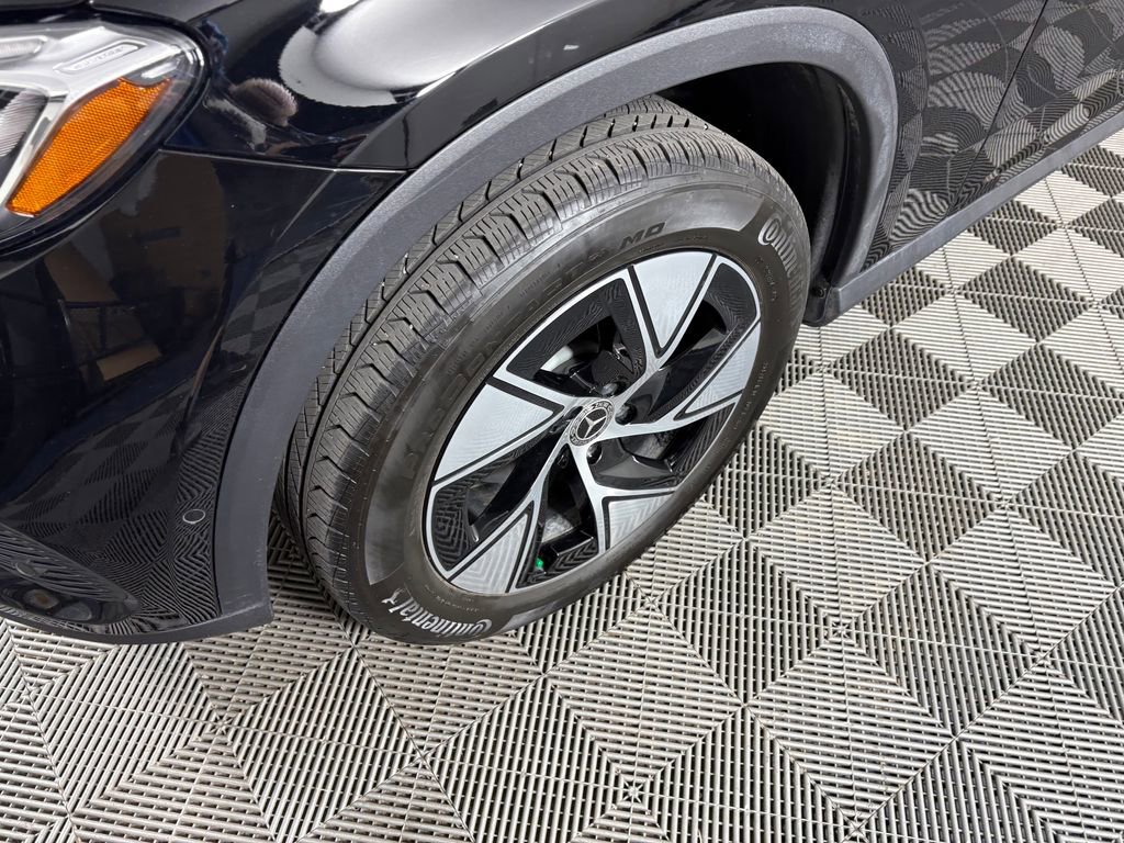 Used 2024 Mercedes-Benz GLC 300 4MATIC image 9