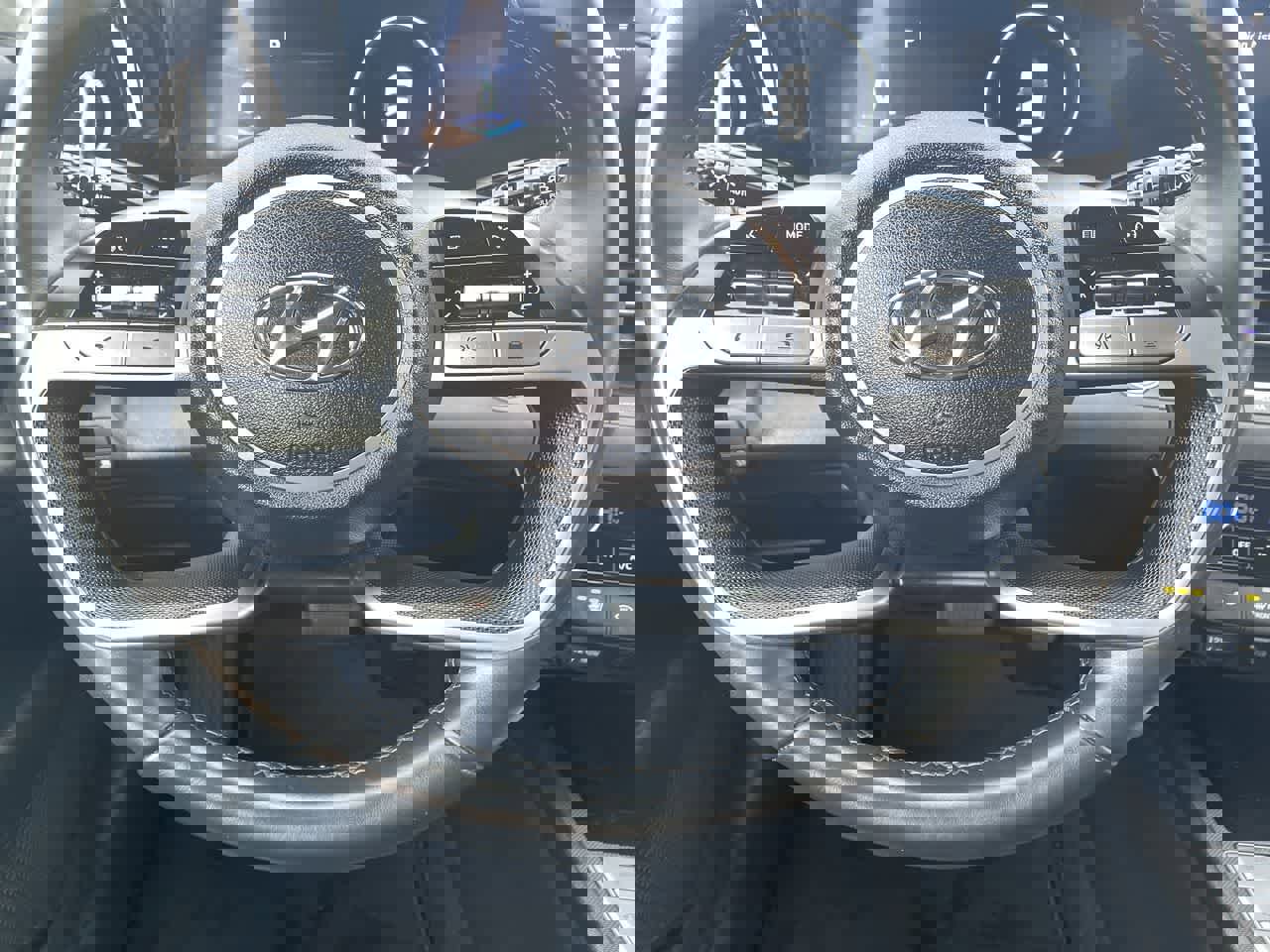 Used 2023 Hyundai Elantra Limited image 10