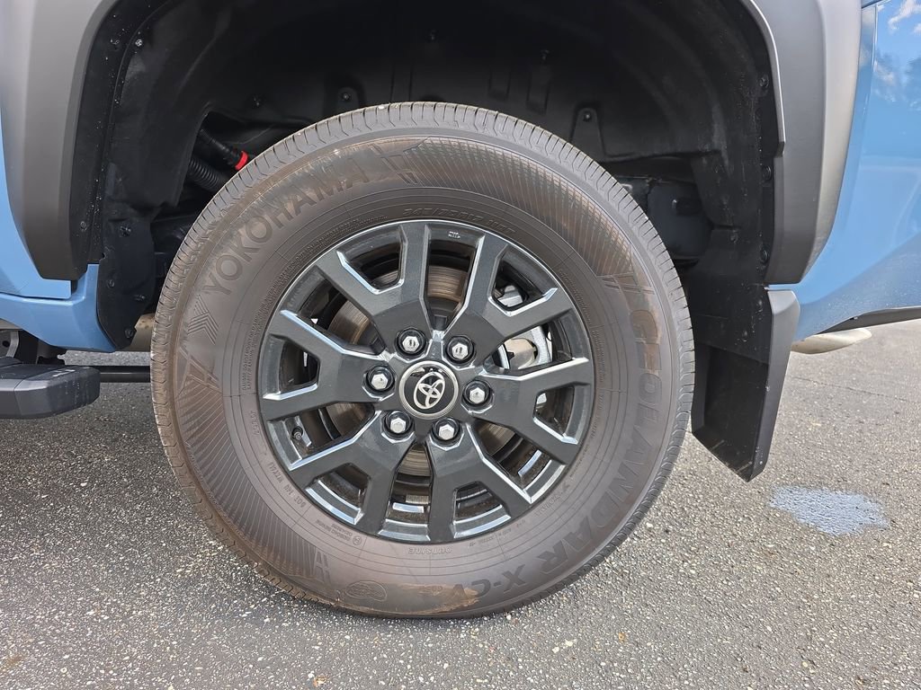 Used 2025 Toyota 4Runner SR5 AWD/4WD image 32