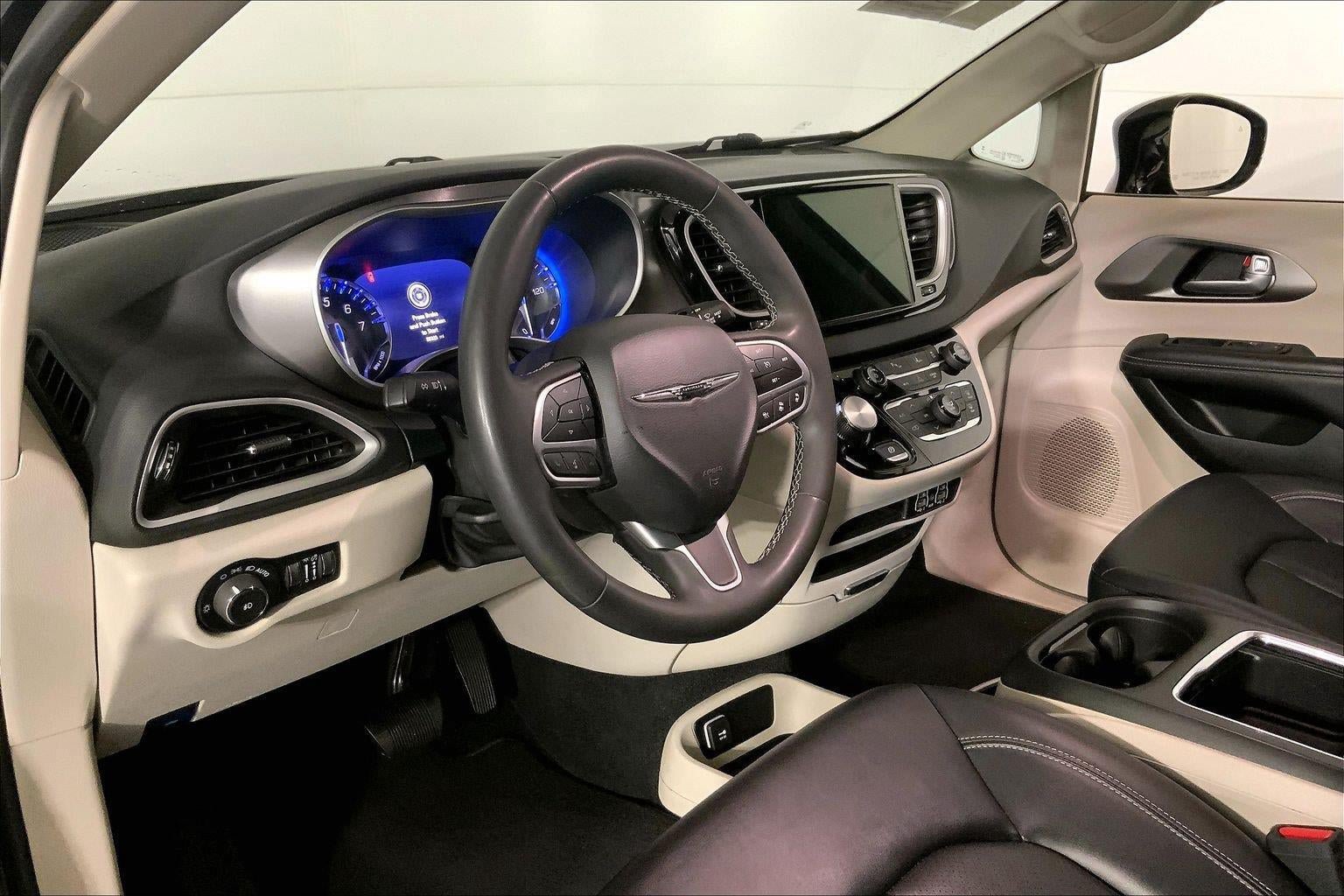 Used 2024 Chrysler Pacifica Touring-L FWD image 14