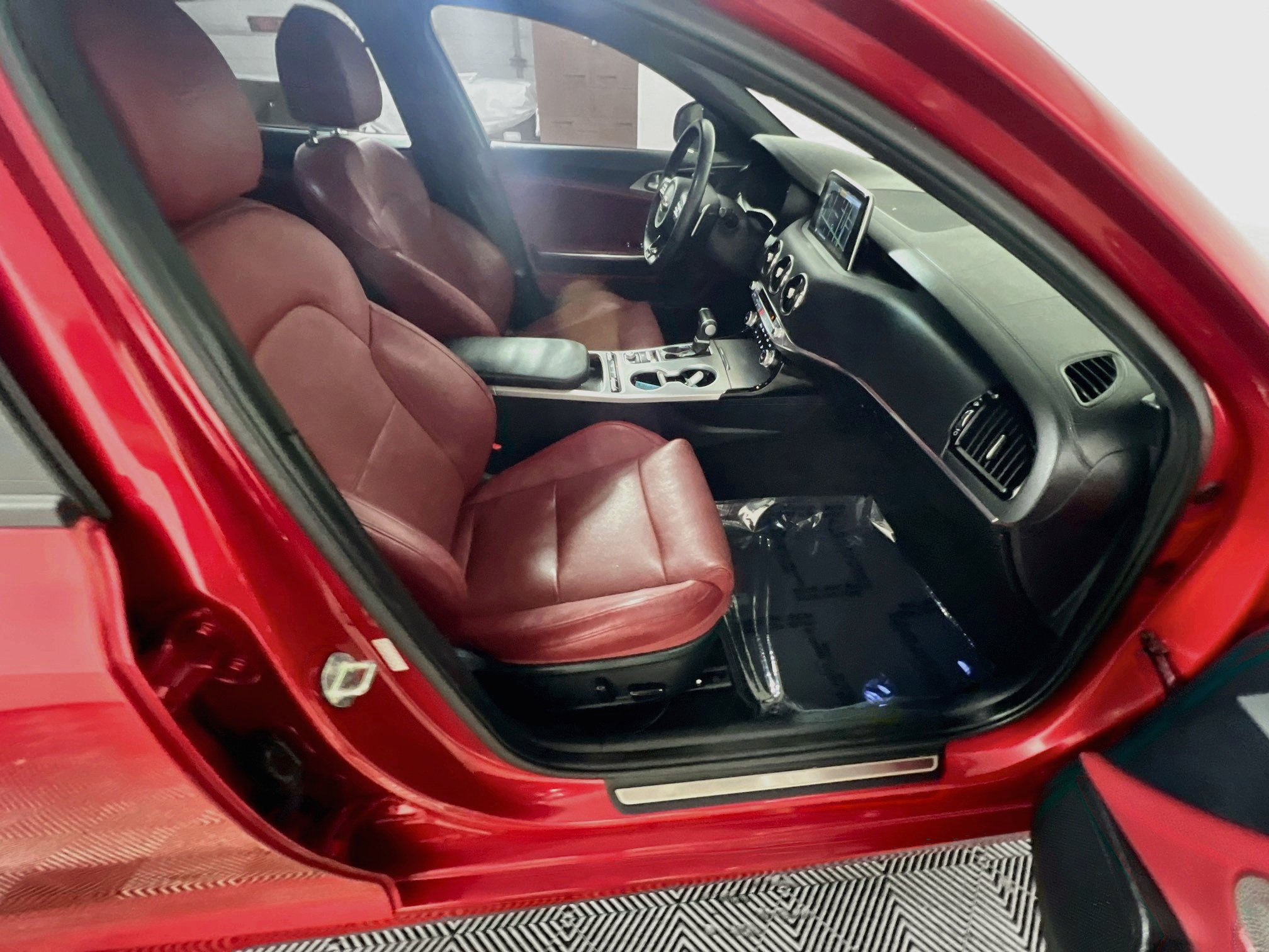 Used 2018 Kia Stinger GT1 RWD image 31