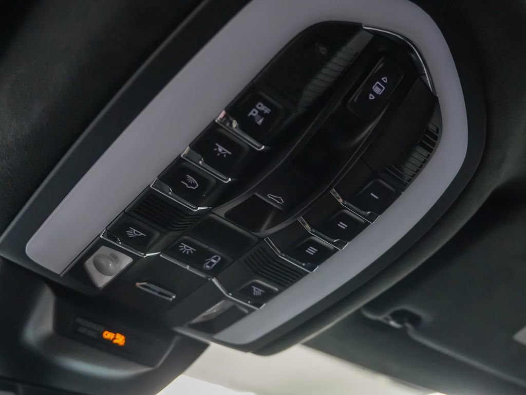 Certified 2026 Porsche Macan GTS image 28