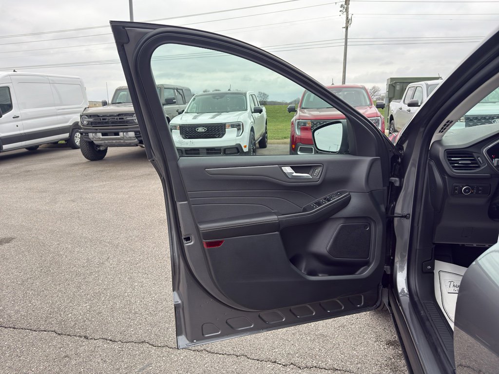 New 2026 Ford Escape SE w/ Class II Trailer Tow Package image 18