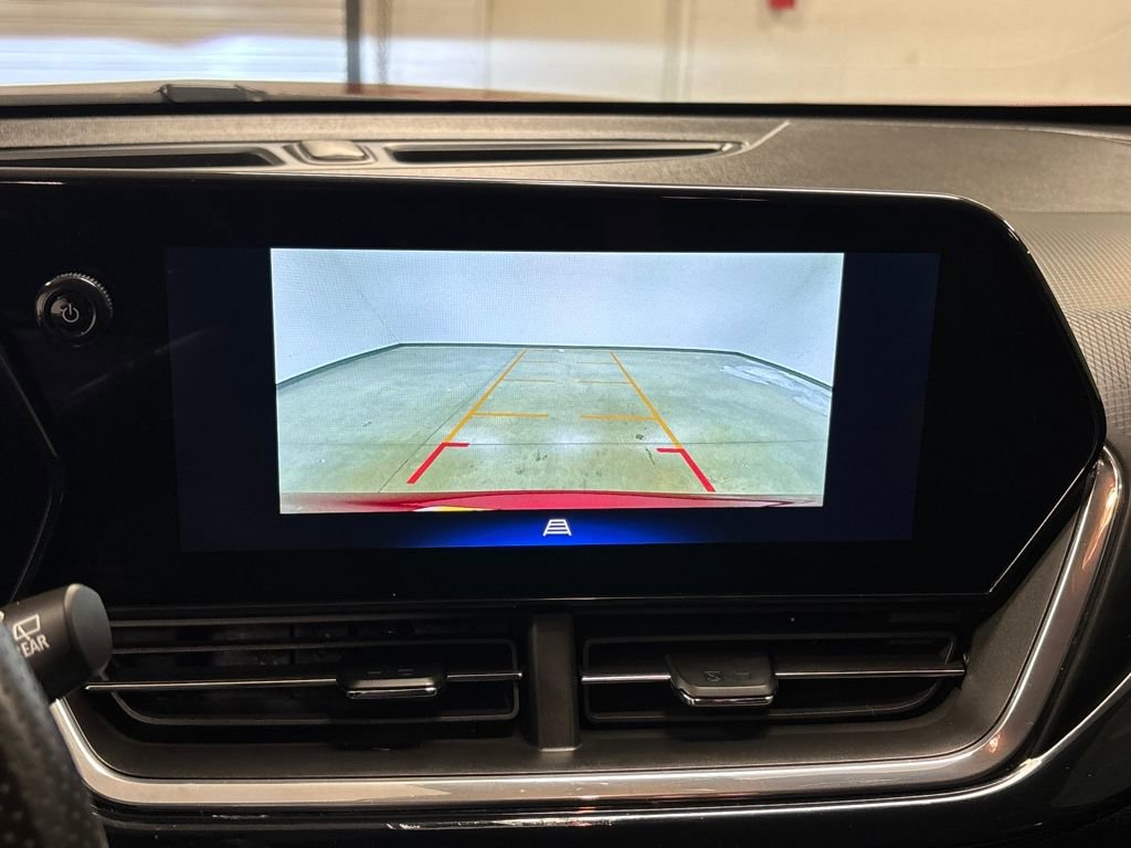 Certified 2025 Chevrolet Trax RS w/ Driver Confidence Package image 37